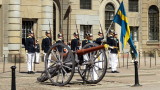 Швеция, която пусна първа книжните пари в Европа, е на път да се откаже от тях завинаги