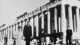 Германия дължи на Гърция 185 милиарда евро репарации от Втората