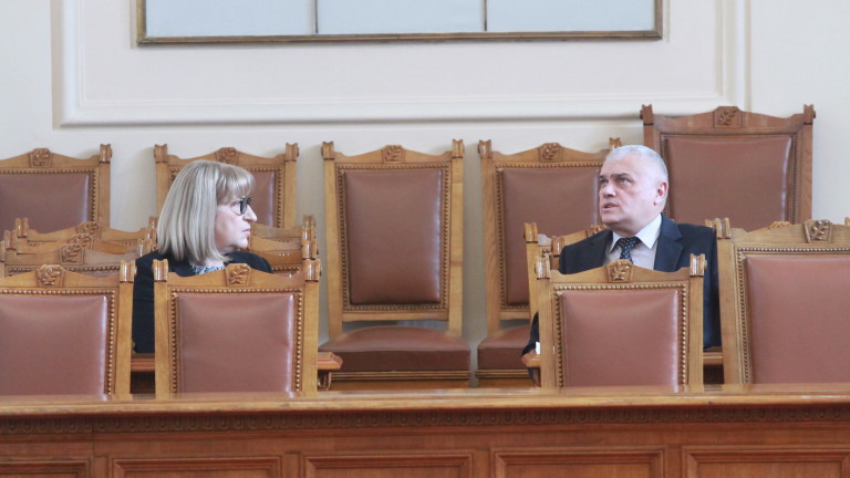 Всеки ден губим усещането за държава, заяви Драгомир Стойнев в