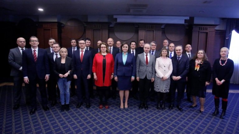 Лидерът на БСП Корнелия Нинова запозна посланиците на страните членки