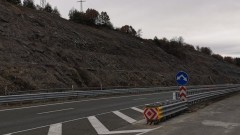 С още пътни знаци осигуриха мястото, където катастрофира македонския автобус