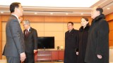 Президентите на Южна и Северна Корея си стиснаха ръцете