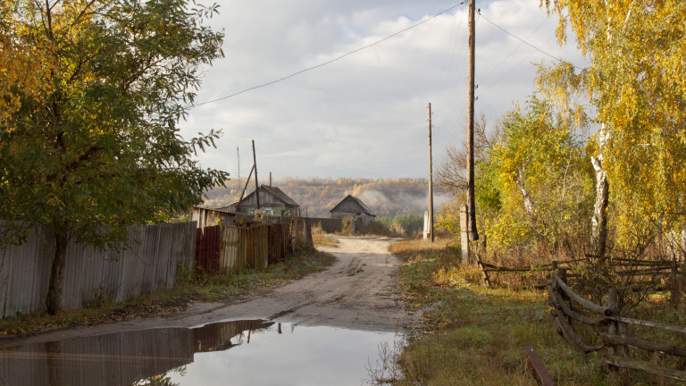 Село в Русия моли Меркел да им ремонтира главната улица, тя им отказа