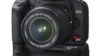 Компактна 12,2-мегапиксела DSLR-камера Canon EOS 450D