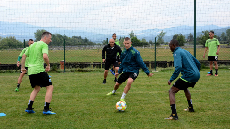 Футболистите на Черно море се събират за първа тренировка за годината