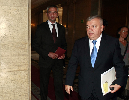 БНБ шефът с охрана на НСО, предлагат такава и на Пеевски