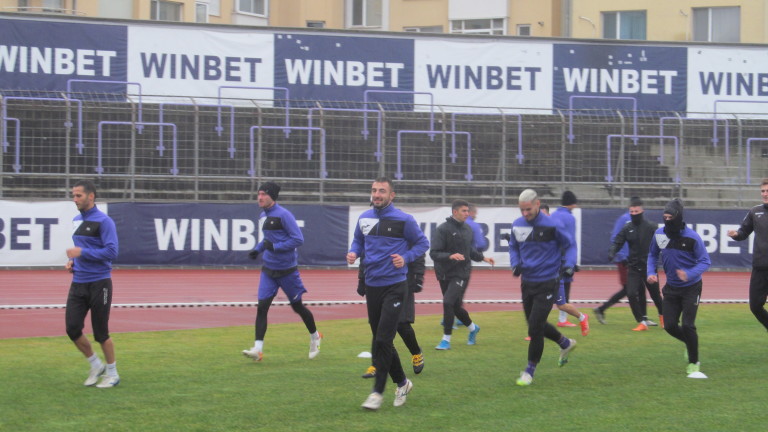 Етър започна подготовката с трима нови в състава