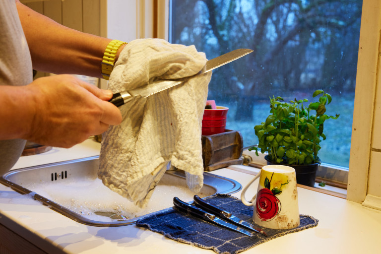 Керамична чаша прави работа