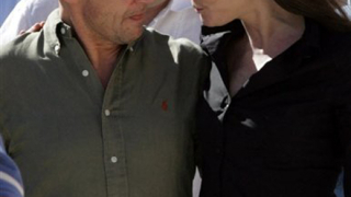 Карла Бруни се сдоби с кабинет в Елисейския дворец