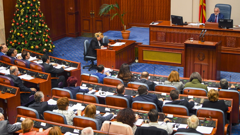 Македонският парламент прие новото име на страната