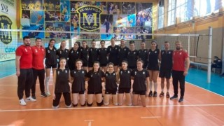 Националният отбор по волейбол за жени под 19 години който