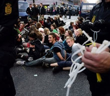 Полиция и демонстранти се биха в Атина