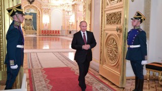 Президентът и върховен главнокомандващ на Въоръжените сили на Русия Владимир