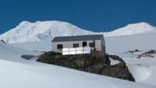 Нашите антарктици - без храна и гориво