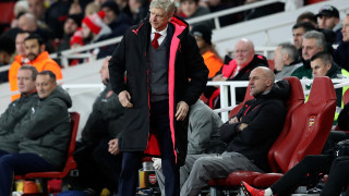 Играчи и шефове на Арсенал са се обърнали срещу поставения