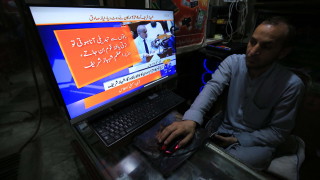 Парламентът на Пакистан избра по благоразположения към Запада депутат Мохамад Шахбаз