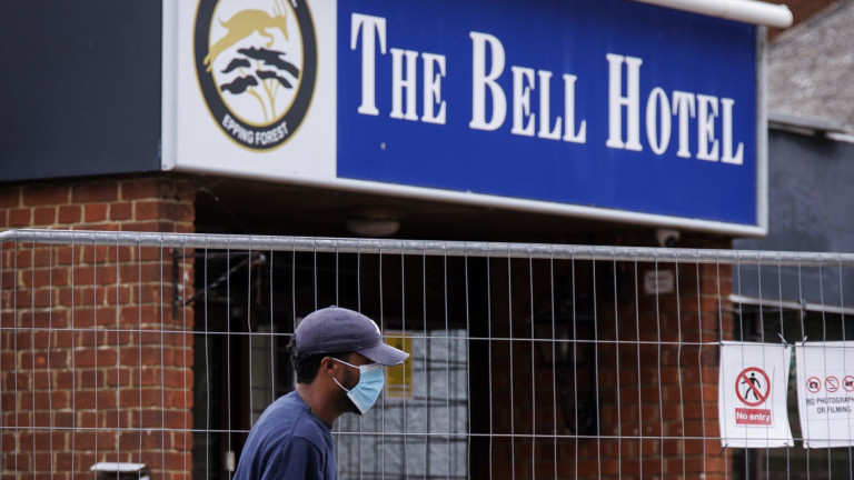 Съдът остави мигранти в хотел във Великобритания въпреки жалба на общината