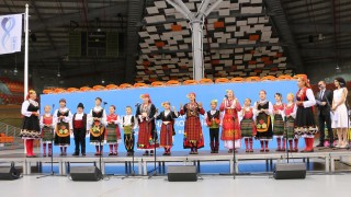 Уникално изпълнение на 7 годишната Анджелика Гая Меркова и формация за автентичен