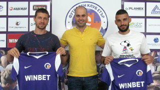 Етър се подсили с двама опитни футболисти седмица преди началото