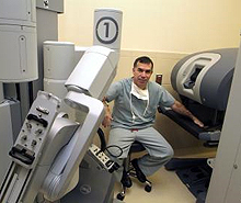Робот-хирург отстранява рака