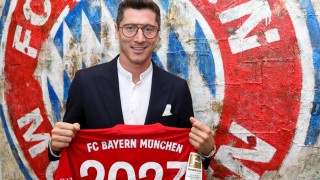 Роберт Левандовски преподписа договора си с Байерн Мюнхен до 2023