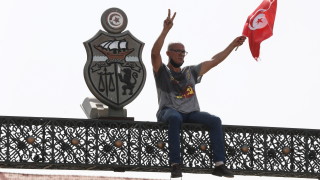 От Арабската пролет насам тръгнала именно от Тунис въпросната страна