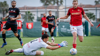 Продължава да не е ясно бъдещето на трима играчи на