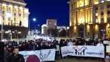 Два протеста в София искат равенство на майки и бащи при отглеждането на децата