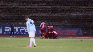 Треньорът на Септември София Николай Митов е взел решение да