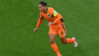 Защитникът на нидерландския национален отбор Върджил ван Дайк подобри рекорд