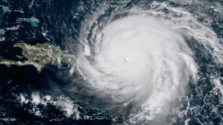 Ураганът Берил се засили в понеделник до потенциално катастрофална буря