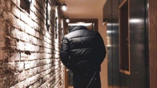 Футболистът на Левски Найджъл Робърта чака резултата от проба за