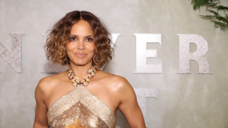 През 2002 г влиза в историята като става първата цветнокожа