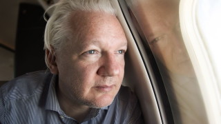 Основателят на WikiLeaks Джулиан Асанж на американския закон за шпионаж в