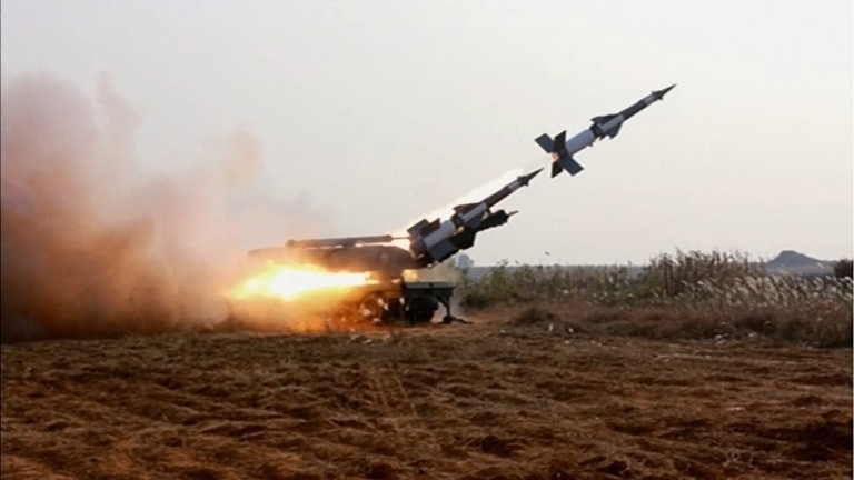 Северна Корея изстреля две ракети със среден обсег