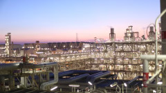 Удареният от ирански ракети завод на Shell в Катар възобновява дейността си