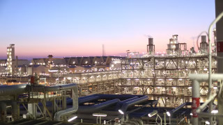 Удареният от ирански ракети завод на Shell в Катар възобновява дейността си