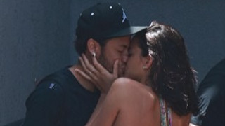 Неймар отново е в прегръдките на бразилската хубавица Бруна Маркезин Двамата се