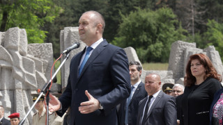 Радев зове да веем знамето на българската свобода, а не да му се кланяме в музеите