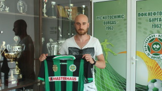 Созопол и дясното крило Ерик Почански прекратиха договора си по