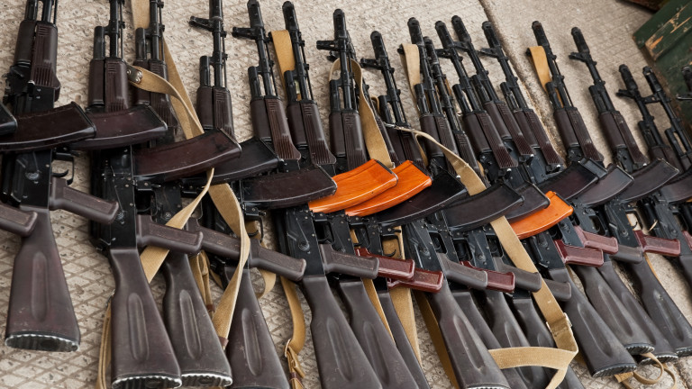 ГДБОП разби група "колекционери" на оръжия за черния пазар