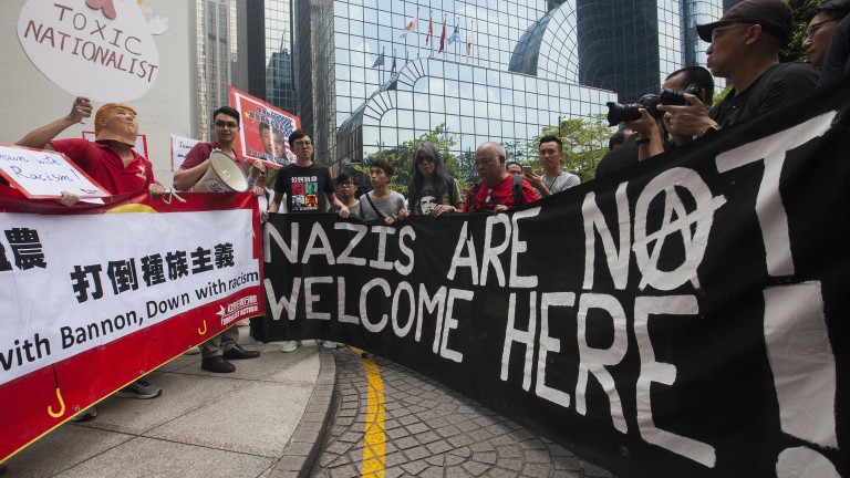 Протест в Хонконг "посрещна" екссъветник на Тръмп