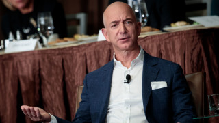Джеф Безос натрупа богатството си чрез акции на Amazon и