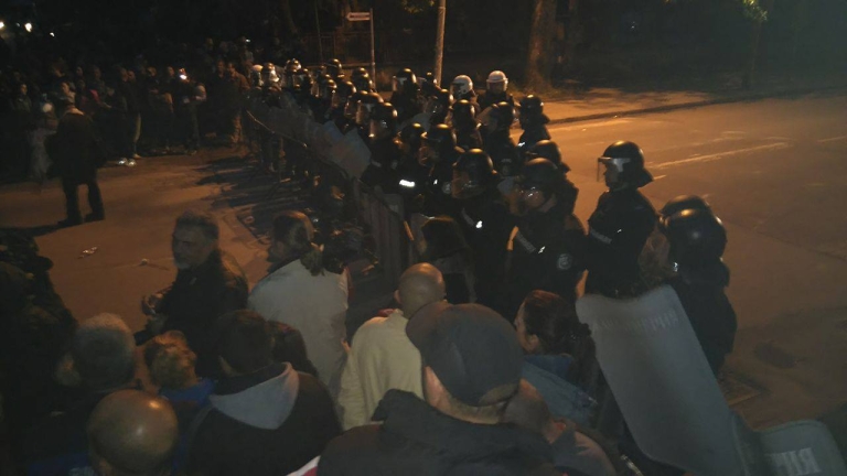 Кметът на Раднево обвини футболни фенове за окървавения протест 