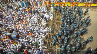 Десетки хиляди протестиращи в столицата на Бангладеш призовават за бойкот