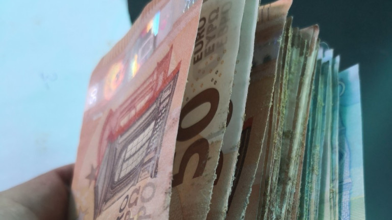 Жена опита да пренесе 62 000 евро в бельото си през "Калотина"