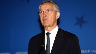 Съюзниците от НАТО настояват напускащият поста шеф на НАТО Йенс