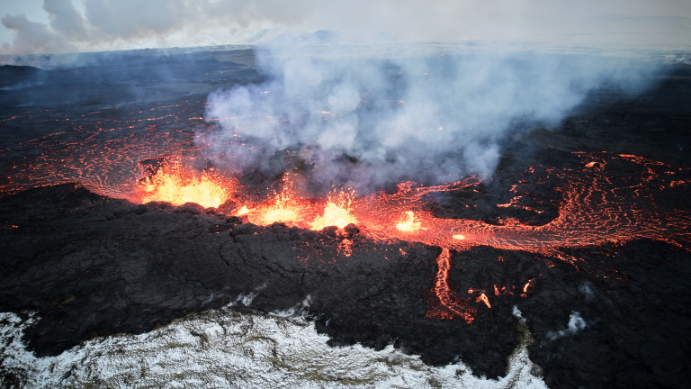 Снимка: Евакуираха град в Исландия заради вулкан