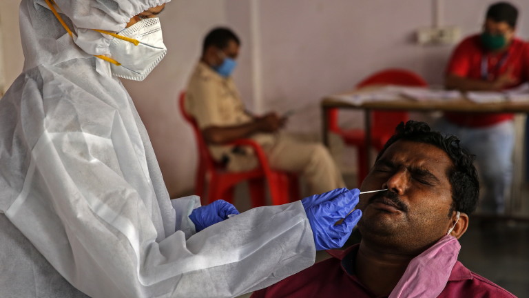 Индия потвърди, че броят на заразените с коронавирус в страната