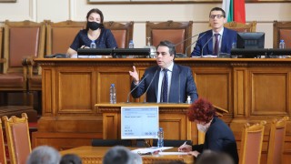 Василев за труса в коалицията: Лично мнение, нашите депутати имат глави на раменете си